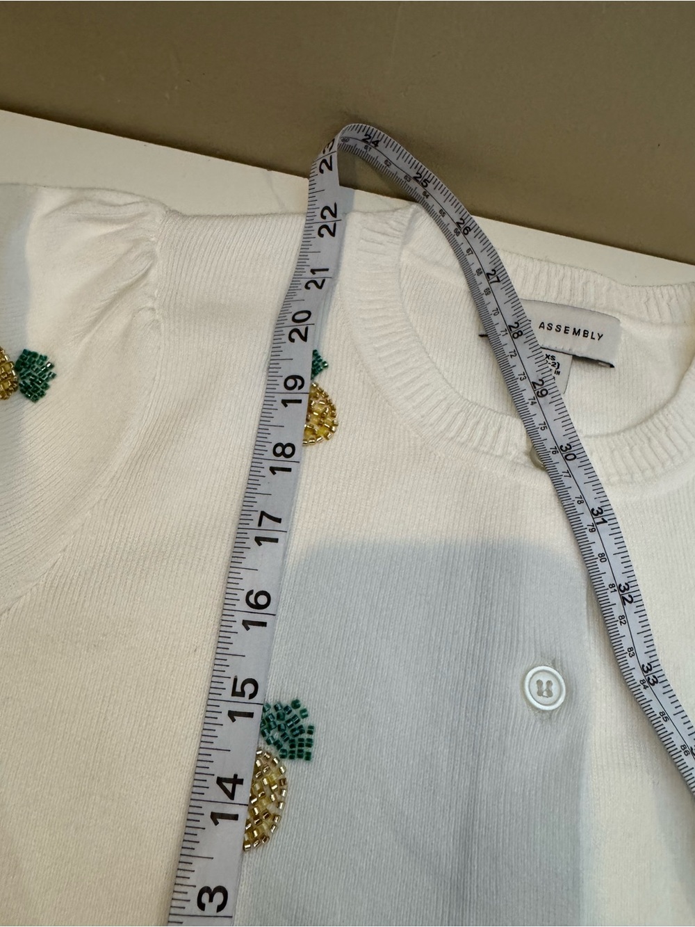 Free Assembly White Beaded Pineapple Short Sleeve Cardigan XS NWT - Picture 7 of 11